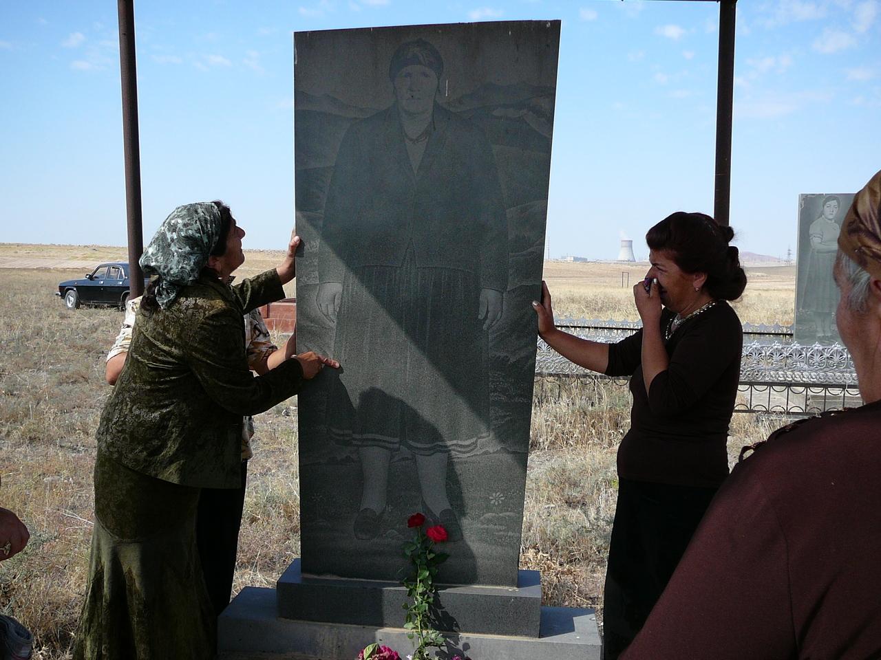 Graveyard feast in Feriq (September 2006)